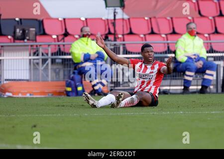 EINDHOVEN, NIEDERLANDE - FEBRUAR 28: Denzel Dumfries vom PSV Eindhoven während des niederländischen Eredivisie-Spiels zwischen PSV und Ajax im Philips Stadion auf Fe Stockfoto