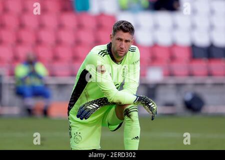 EINDHOVEN, NIEDERLANDE - FEBRUAR 28: Torwart Maarten Stekelenburg von Ajax während des niederländischen Eredivisie-Spiels zwischen PSV und Ajax bei Philips Stadio Stockfoto