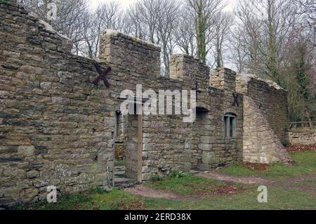 Die Rectory Cottages des Dorfes Tyneham in Dorset. Aufgegeben während des Zweiten Weltkriegs, als das Verteidigungsministerium übernahm das Gebiet als Feuer ra Stockfoto