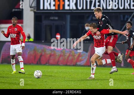 ALKMAAR, NIEDERLANDE - FEBRUAR 28: Dani de Wit von AZ und Nicolai Jorgensen von Feyenoord während des niederländischen Eredivisie-Spiels zwischen AZ und Feyenoord at Stockfoto