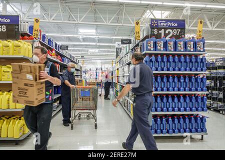 Miami Florida, Hialeah, Walmart Big-Box Rabatt Kaufhaus Geschäft im Inneren, Innen im Inneren, Hispanic Latino ethnischen Einwanderer Immigr Stockfoto