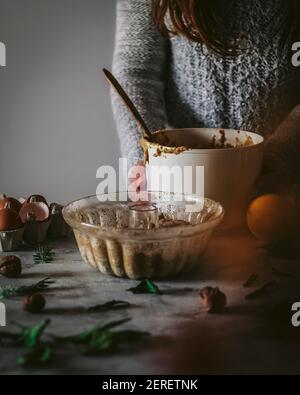 Ein gebundener Kuchen bereit zum Backen. Stockfoto