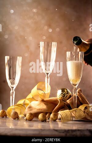 Neujahrsfeier mit Champagner Hintergrund mit Kopierraum Stockfoto