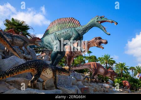 Nong Nooch Garden, PATTAYA, THAILAND - 1. April 2020: Dinosaur Valley? In Nong Nooch Tropical Botanical Garden, Pattaya, Thailand. Stockfoto