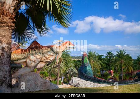 Nong Nooch Garden, PATTAYA, THAILAND - 1. April 2020: Dinosaur Valley? In Nong Nooch Tropical Botanical Garden, Pattaya, Thailand. Stockfoto