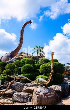 Nong Nooch Garden, PATTAYA, THAILAND - 1. April 2020: Dinosaur Valley? In Nong Nooch Tropical Botanical Garden, Pattaya, Thailand. Stockfoto