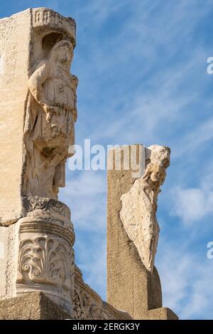 Ruinen in der antiken Stadt Ephesus bei Selchuk, Türkei Stockfoto