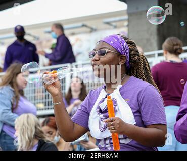 Belton, TX, USA. Februar 2021, 27th. Die UMHB Crusaders Studentenabteilung während eines NCAA-Fußballspiels zwischen der University of Mary Hardin-Baylor und der Southwestern University am 27. Februar 2021 in Belton, Texas. Quelle: Scott Coleman/ZUMA Wire/Alamy Live News Stockfoto