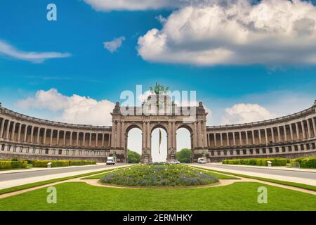 Brüssel Belgien, Skyline der Stadt bei der Arcade du Cinquantenaire in Brüssel (Triumphbogen) Stockfoto