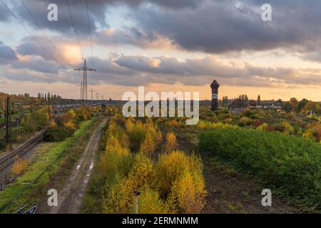 Duisburg, Nordrhein-Westfalen, Deutschland - 09. November 2019: Blick über das ehemalige Güterdepot in Duisburg-Wegenau in der Nähe der Sechs-Seen-Platte (Six Lak Stockfoto