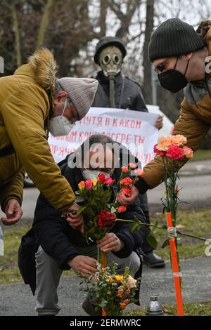 Prag, Tschechische Republik. Februar 2021, 27th. Am 27. Februar 2021 fand auf dem Boris-Nemzow-Platz in Prag, Tschechische Republik, ein Treffen zum Gedenken an den ehemaligen russischen stellvertretenden Ministerpräsidenten Boris Nemzow statt, der 2015 wegen seiner politischen Ansichten in Moskau ermordet wurde. Kredit: Michal Kamaryt/CTK Foto/Alamy Live Nachrichten Stockfoto