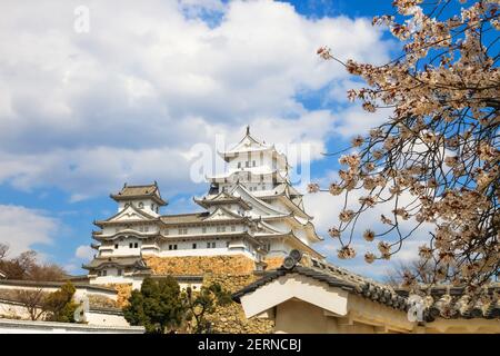 HIMEJI, JAPAN - APRIL 2, 2017 : Himeji Castle in Spring season., schöne weiße Reiher Castle in Hyogo Präfektur, Kansai Japan., mit schönen Cherr Stockfoto