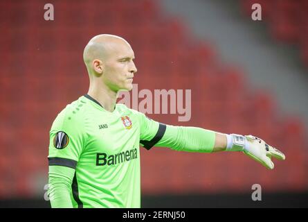 Leverkusen, Deutschland. 25th Feb, 2021. Goalwart Niklas LOMB (LEV) Geste, Geste, Fußball Europa League, Runde 16 Rückspiel, Bayer 04 Leverkusen (LEV) - Junge Jungen Bern 0: 2, am 02.25.2021 in Leverkusen/Deutschland. â Nutzung weltweit Credit: dpa/Alamy Live News Stockfoto