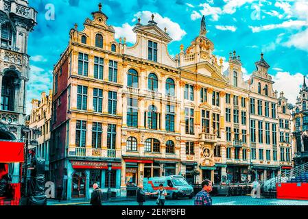 Brüssel, Belgien - 7. Juli 2016: Zunfthäuser auf dem Grand Place (Grote Markt) ist der zentrale Platz in Brüssel. Belgien. Stockfoto