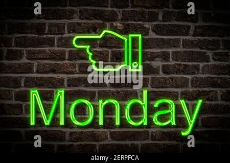 Detailfoto eines Neonschildes an einer Wand mit Die Inschrift Montag Stockfoto