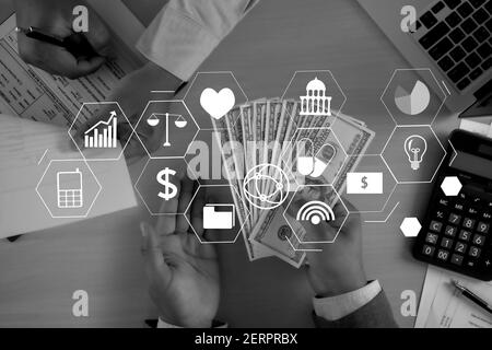 Man Dollar Geld Korruption Analyse Wachstum Gewinn Finanzhandel Fonds Und Geldwechsel US-Dollar Korruption Konzept Stockfoto