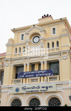 Phnom Penh, Kambodscha: Das Hauptpostamt befindet sich in einem attraktiven Gebäude im Kolonialstil Stockfoto