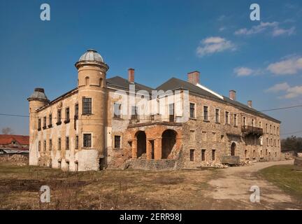 Der zerstörte Palast des 18th. Jahrhunderts im Dorf Luboradz bei Jawor, Niederschlesien, Polen Stockfoto