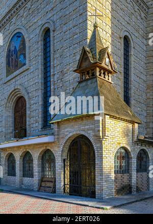 Tscherkassy, Ukraine 07,12.2020. St. Michaels Kathedrale in Tscherkasy, Ukraine, an einem sonnigen Sommermorgen Stockfoto