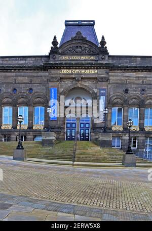Eintritt zum Leeds City Museum Stockfoto