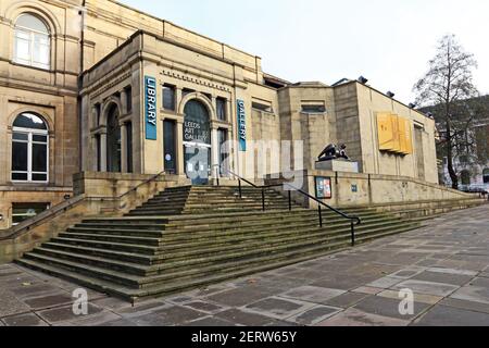 Eintritt zur Kunstgalerie und Bibliothek in Leeds Stockfoto