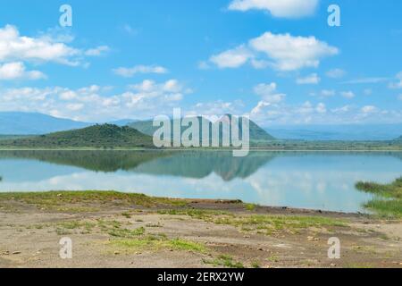 Landschaftlich schöner Blick auf den Elementaita See gegen Berge in Naivasha, Kenia Stockfoto