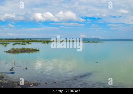 Landschaftlich schöner Blick auf den Elementaita See gegen Berge in Naivasha, Kenia Stockfoto