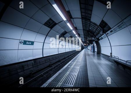 Die verlassene DLR-Plattform an der Bank Station der Londoner U-Bahn in London, England Stockfoto