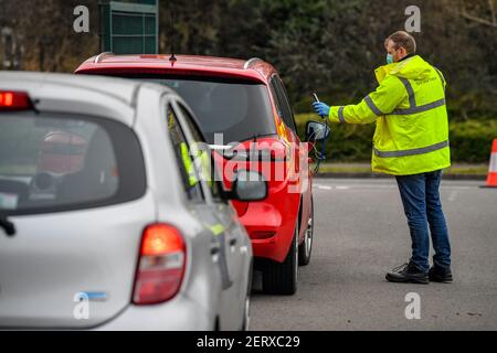 Surge-Tests in Stoke Gifford nach zwei Fällen der brasilianischen Variante des Coronavirus wurden in South Gloucestershire identifiziert. Bilddatum: Montag, 1. März 2021. Stockfoto