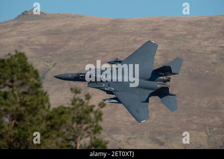 Thirlmere Reservoir, in der Nähe von Keswick, The Lake District, Cumbria, Großbritannien. März 2021, 1st. Keswick, Großbritannien. März 2021, 01st. US Airforce McDonnell Douglas F-15 Eagle in Keswick, Großbritannien am 3/1/2021. (Foto von Richard Long/News Images/Sipa USA) Quelle: SIPA USA/Alamy Live News Quelle: SIPA USA/Alamy Live News Stockfoto