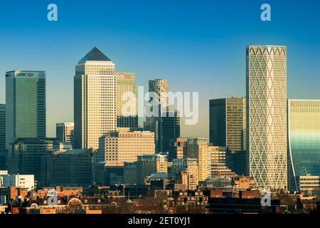 London UK Canary Wharf Bürogebäude und städtische Straßen Stockfoto