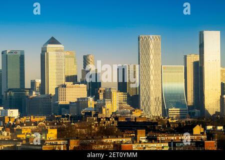 London UK Canary Wharf Bürogebäude und städtische Straßen Stockfoto