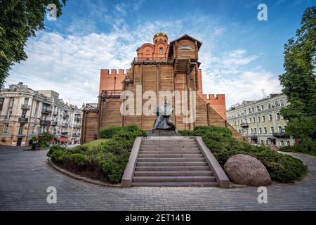 Das Goldene Tor und die Statue des Weisen Jaroslaw - Kiew, Ukraine Stockfoto