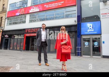 London, Großbritannien. März 2021, 1st. Amanda Holden und Jamie Theakston vor dem Büro von Global Radio in Leicester Square starten HeartÕs 'Make Me A Millionaire' Wettbewerb. Kredit: Mark Thomas/Alamy Live Nachrichten Stockfoto