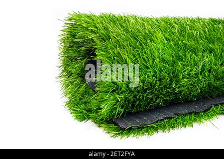 Rolle von Kunststoff grünes Gras isoliert auf weißem Hintergrund Stockfoto