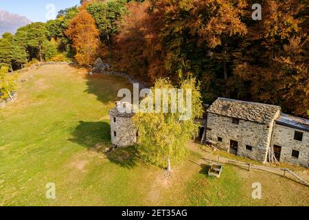 Typische ländliche Hütten im Valtellina (IT) Stockfoto