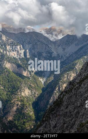 Berglandschaftansicht vom Ausgangspunkt der Samaria-Schlucht aus gesehen, Kreta, Griechenland Stockfoto