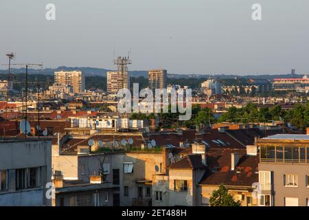 ZAGREB, KROATIEN - 30. Mai 2011: Gebäude und Dächer im Zentrum von Zagreb, Kroatien Stockfoto