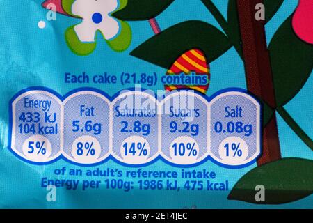 Nutritional information label information on pack of McVities Bunny Eggs-plorers chocolate cake bars Stockfoto