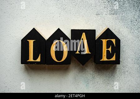 Overhead-Ansicht von Holzblöcken Rechtschreibung des Wortes LIEBE Stockfoto