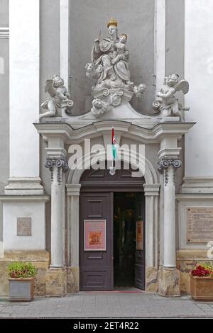 Budapest, Ungarn - 13. Juli 2015: Kirche des Heiligen Michael in der Vaci Straße in Budapest, Ungarn. Stockfoto