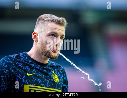 Milan Skriniar des FC Internazionale erwärmt sich während der italienischen Meisterschaft Serie EIN Fußballspiel zwischen FC Internazionale und Genua CFC am 28. Februar 2021 im Giuseppe Meazza Stadion in Mailand, Italien - Foto Fabrizio Carabelli / Fabrizio Carabelli Images / DPPI Stockfoto