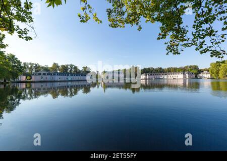 Düsseldorf-Benrath - Panorama Blick auf Schloss Benrath, erbaut im Auftrag von Kurfürst Karl Theodor von der Pfalz als Witwenresidenz für Electre Stockfoto