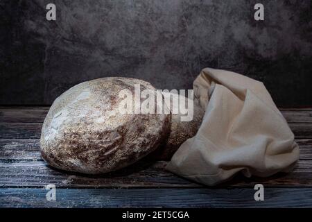 Handwerklich gebackenes Brot Sough Bio-Laib natürliche Baumwolle Brotbeutel Stockfoto