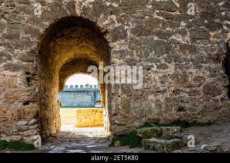 Mauer der mittelalterlichen Festung in Akkerman Stadt. Akkerman Festung ist ein historisches und architektonisches Denkmal in der Zeit der Goldenen Horde in 13 Jahrhundert gebaut. Stockfoto