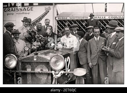 Jahrgang 1928 Le Mans 24-Stunden-Rennen mit Itala Nr.12 von Benoist und Dauvergne bei den 1928 24 Stunden von Le Mans Frankreich wurde das Auto 8. in der Gesamtwertung platziert, aber zuerst in der 2,0-Liter-Klasse Itala 65 S Torpedo - Itala L6 Stockfoto