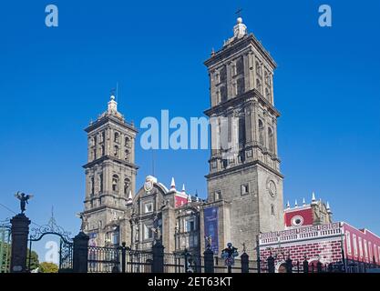 Puebla Kathedrale, römisch-katholische koloniale Barockkirche im historischen Stadtzentrum von Puebla, Mexiko Stockfoto