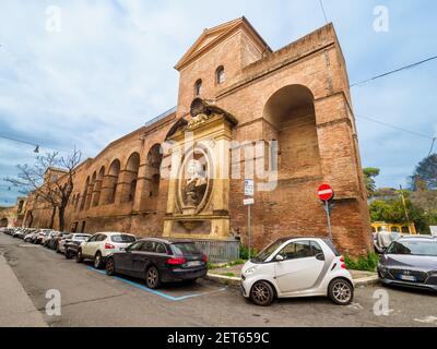 Büste von Belisarius in der Via Campania, im Bezirk Ludovisi, kann man diese imposante Büste in einer Nische sehen, die sich an die Aurelianischen Mauern lehnt. Die Statue stammt aus dem siebzehnten Jahrhundert, als das Gebiet von Villa Ludovisi besetzt wurde, wahrscheinlich mit der Funktion, der Hintergrund zu einer der großen Alleen der Villa, und höchstwahrscheinlich stellt die byzantinische General Belisarius, Obwohl einige haben theoretisiert, dass Alexander der große oder Bacchus - Rom, Italien Stockfoto