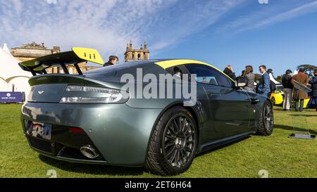 Aston Martin Vantage GT3 Rennwagen auf der Ausstellung Der Concours d’Elegance fand am 26. September im Schloss Blenheim statt 2020 Stockfoto