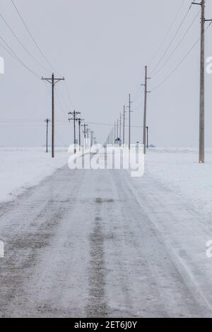 Rural Indiana Road, Winter, Indiana USA, von James D. Coppinger/Dembinsky Photo Assoc Stockfoto